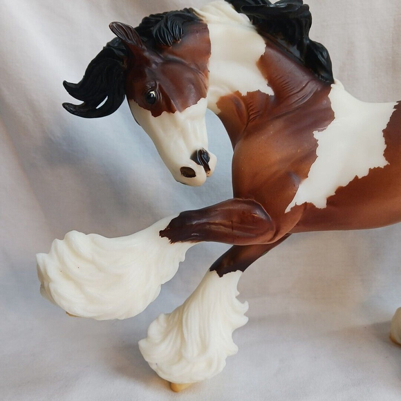 Breyer Traditional Model Horse GYPSY VANNER #1497 Brishen Matte Bay Pinto - Picture 2 of 8